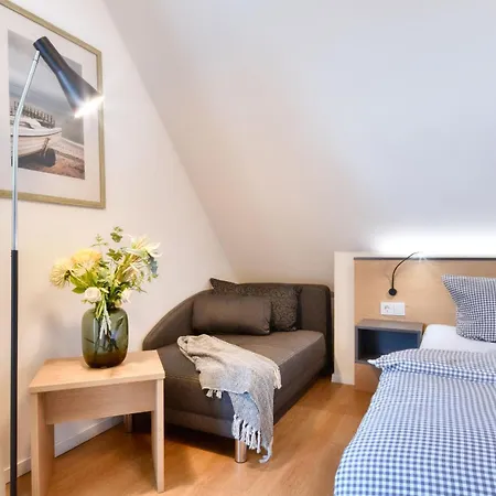 Austernfischer 39 Im Wreecher Idyll Ruegen By Ruyastay *